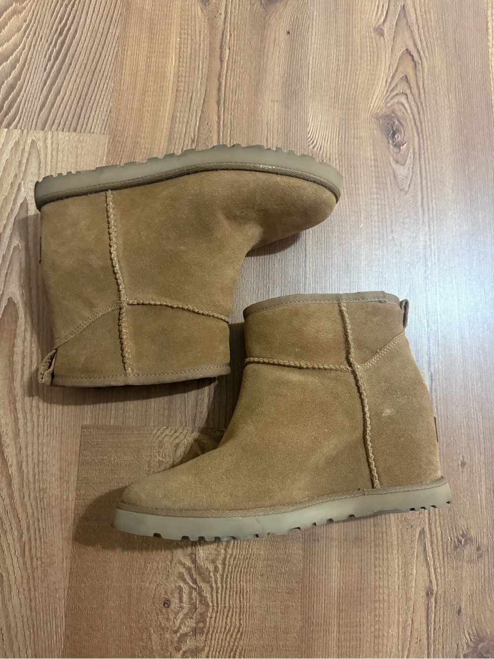 Ugg Classic Short Suede Boot